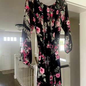 Long floral lined maxi dress ! Off shoulder with long sleeves.